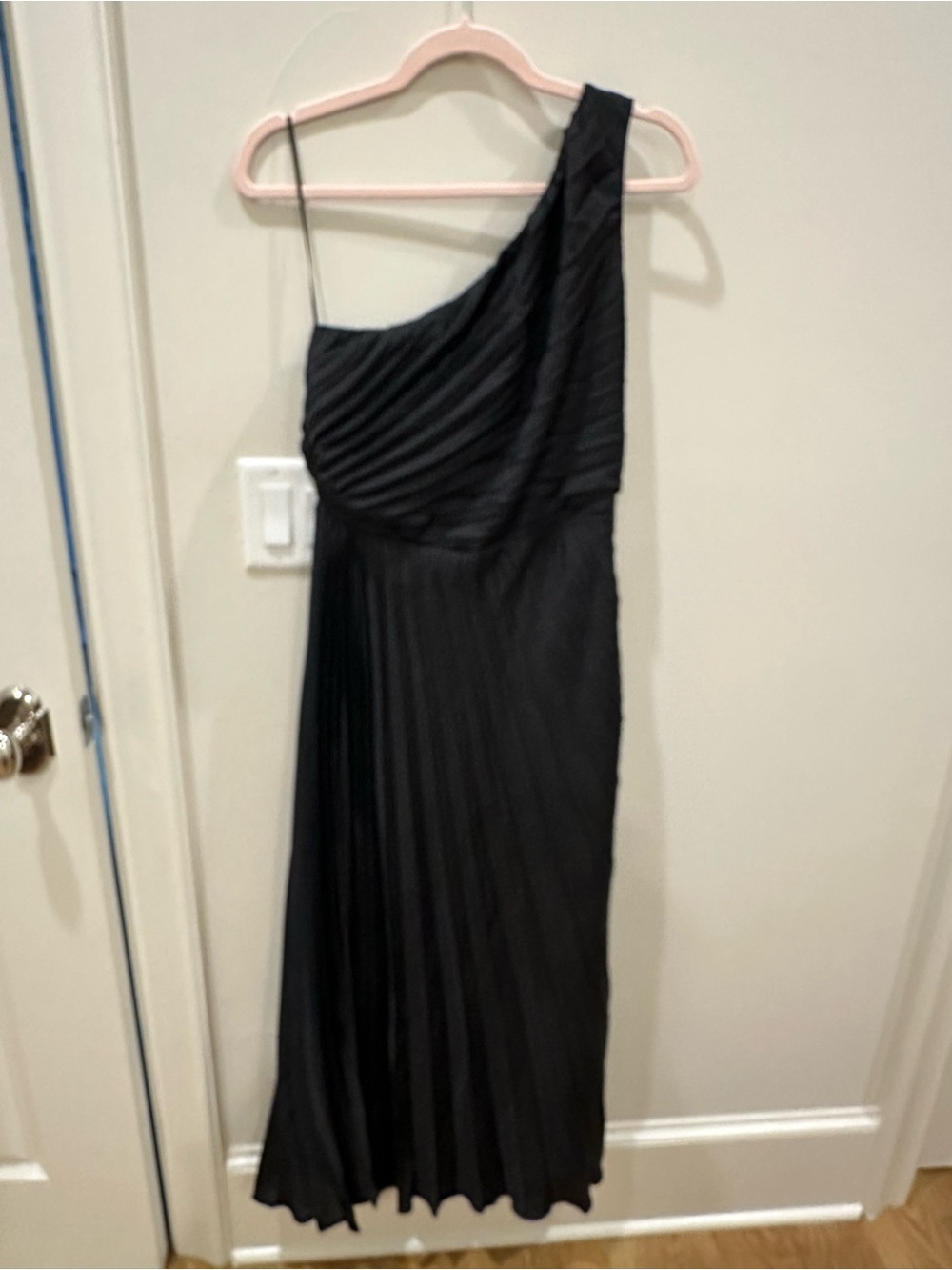 Abercrombie & Fitch One-Shoulder Black Pleated Midi Dress